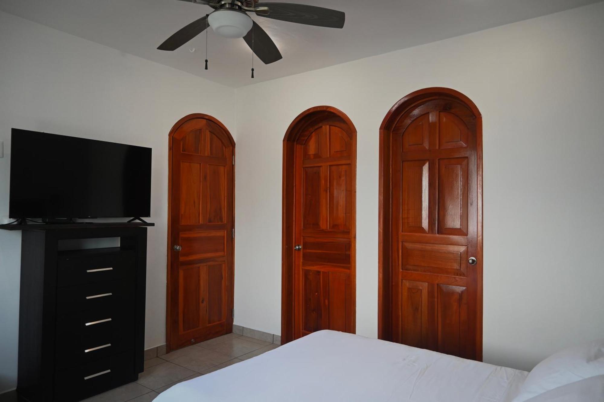 Casa Perez 5 Bedrooms With Private Bathroom Each * Isla Mujeres